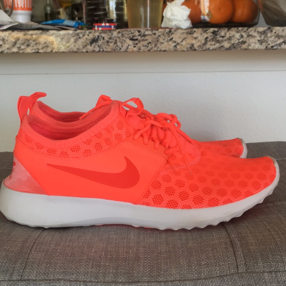 Nike tennis shoes